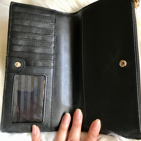 VICTORIA’S SECRET WRISTLET - Picture 6 of 8